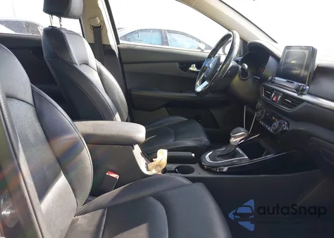 2021 Kia Forte Ex z USA, uszkodzony, nr VIN 3KPF54AD4ME282838